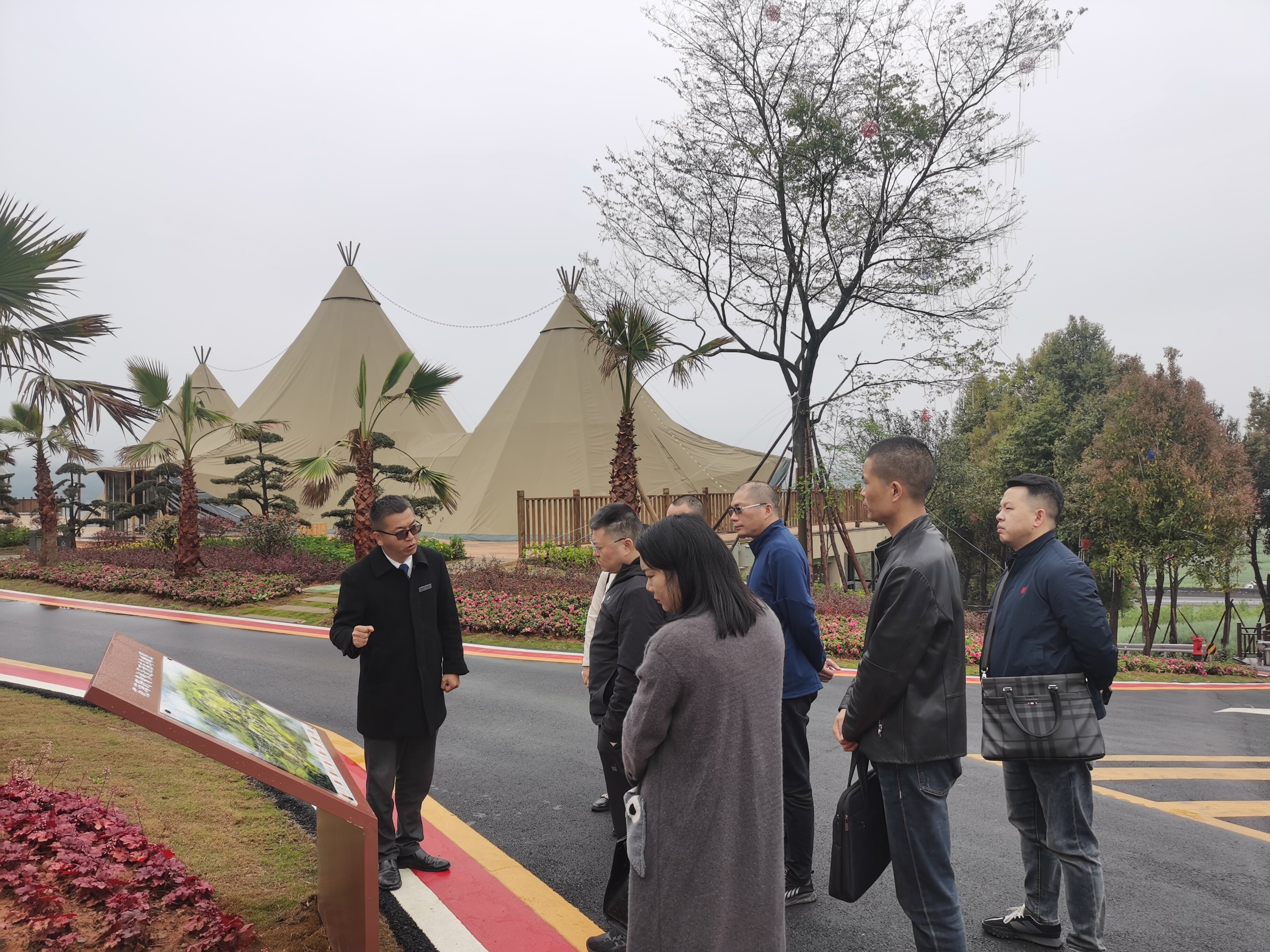 巴中發(fā)展控股集團黨委副書記、總經(jīng)理沈鵬帶隊赴云南羅平縣等地考察學(xué)習(xí)