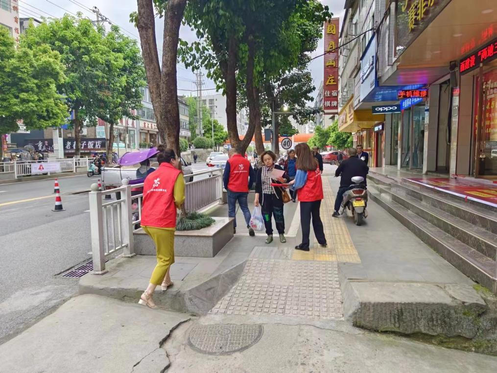 巴中市秦巴農(nóng)業(yè)融資擔保股份有限公司開展“創(chuàng)建文明城市，傳遞文明理念”主題創(chuàng)文宣傳活動